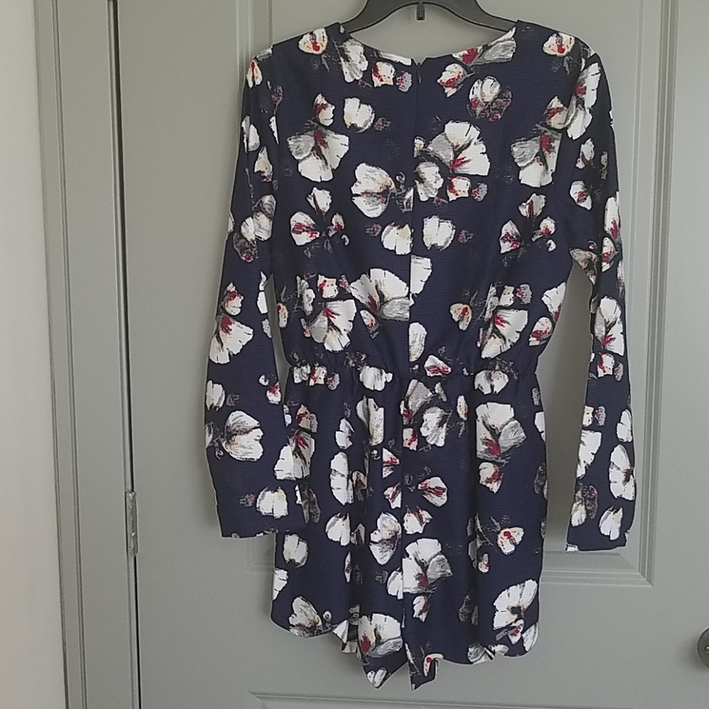 Wyatt Collection Romper - Picture 2 of 6